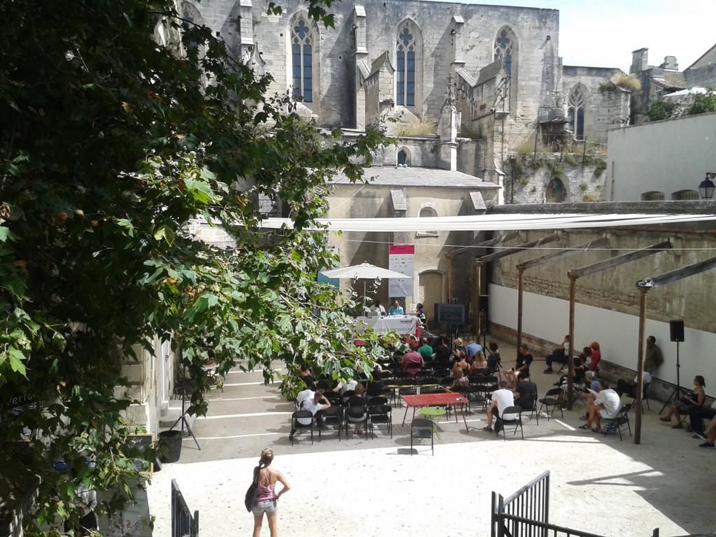Arles Forum - Les Penitents Bleus Exterior foto